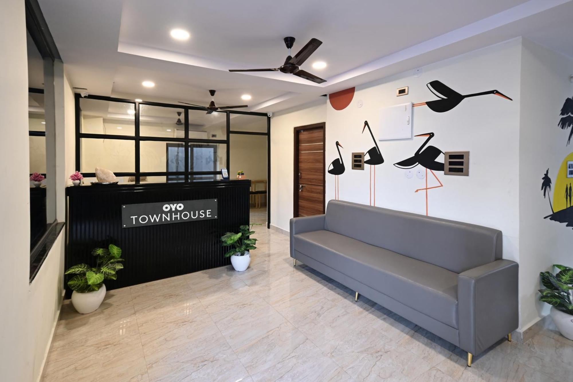 Super Townhouse De Alphabet Karmanghat Haïdarabad Extérieur photo