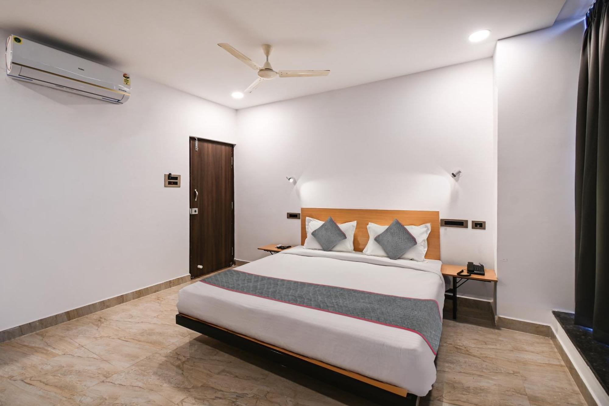 Super Townhouse De Alphabet Karmanghat Haïdarabad Extérieur photo