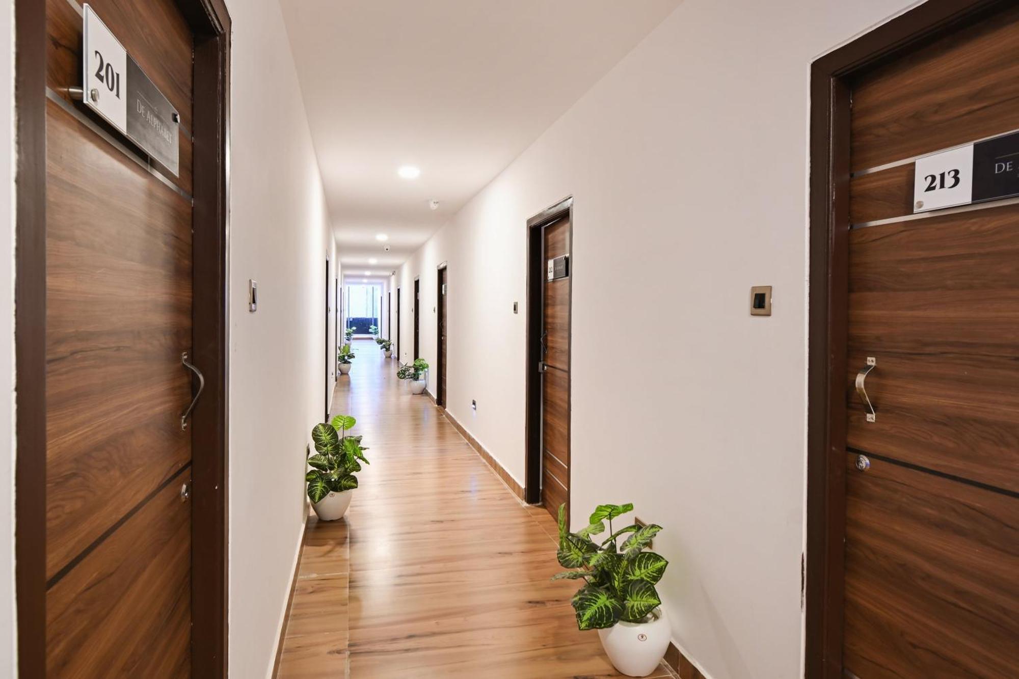 Super Townhouse De Alphabet Karmanghat Haïdarabad Extérieur photo
