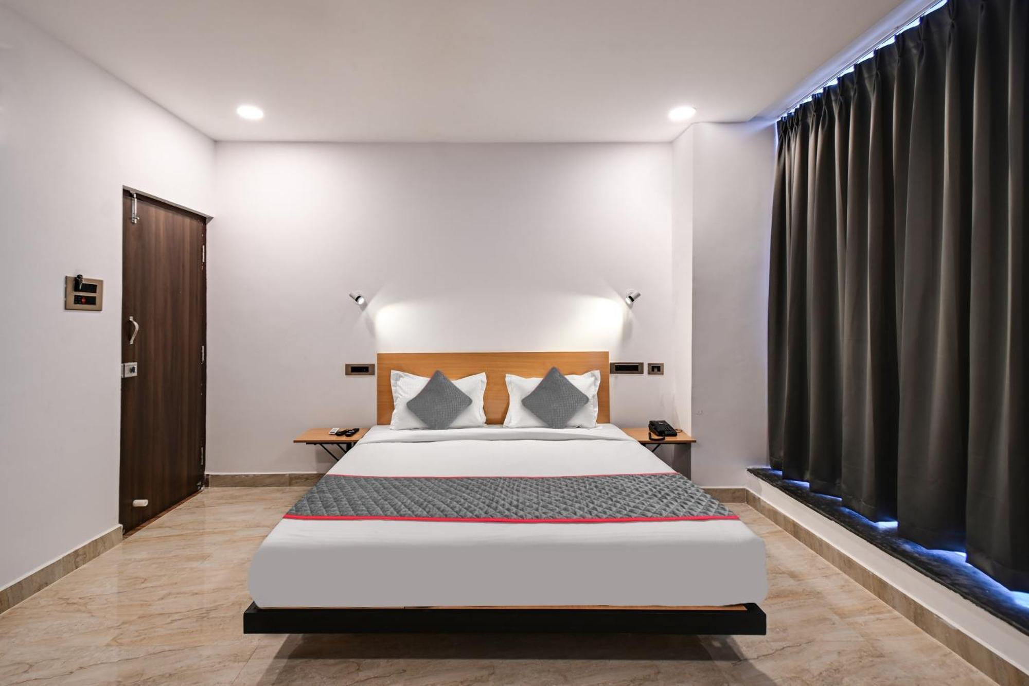 Super Townhouse De Alphabet Karmanghat Haïdarabad Extérieur photo